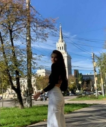 Готова подарить тебе незабываемые моменты удовольствия и страсти. В моих нежных объятьях ты найдешь настоящий рай, где все твои фантазии осуществятся. Я оказываю широкий спектр интимных услуг, которые заставят тебя потерять голову. Мои возможности безграничны, и я готова идти на встречу твоим самым сокровенным желаниям. Мои отзывы говорят сами за себя - клиенты остаются восхищены моей ухоженностью и профессионализмом. В моей фотографии ты увидишь мою нежность, страсть и всю мою сексуальность. Я жду тебя, чтобы превратить обычное свидание в незабываемое приключение. Анна